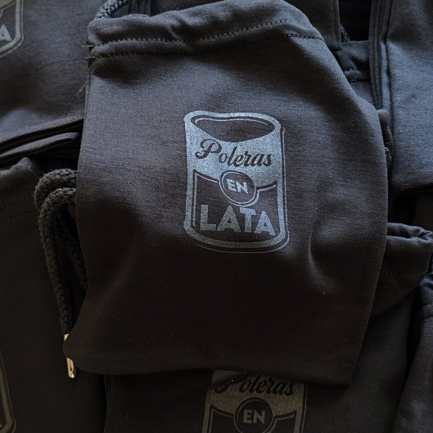 2 Poleras en Lata - 100% Algodón Pima